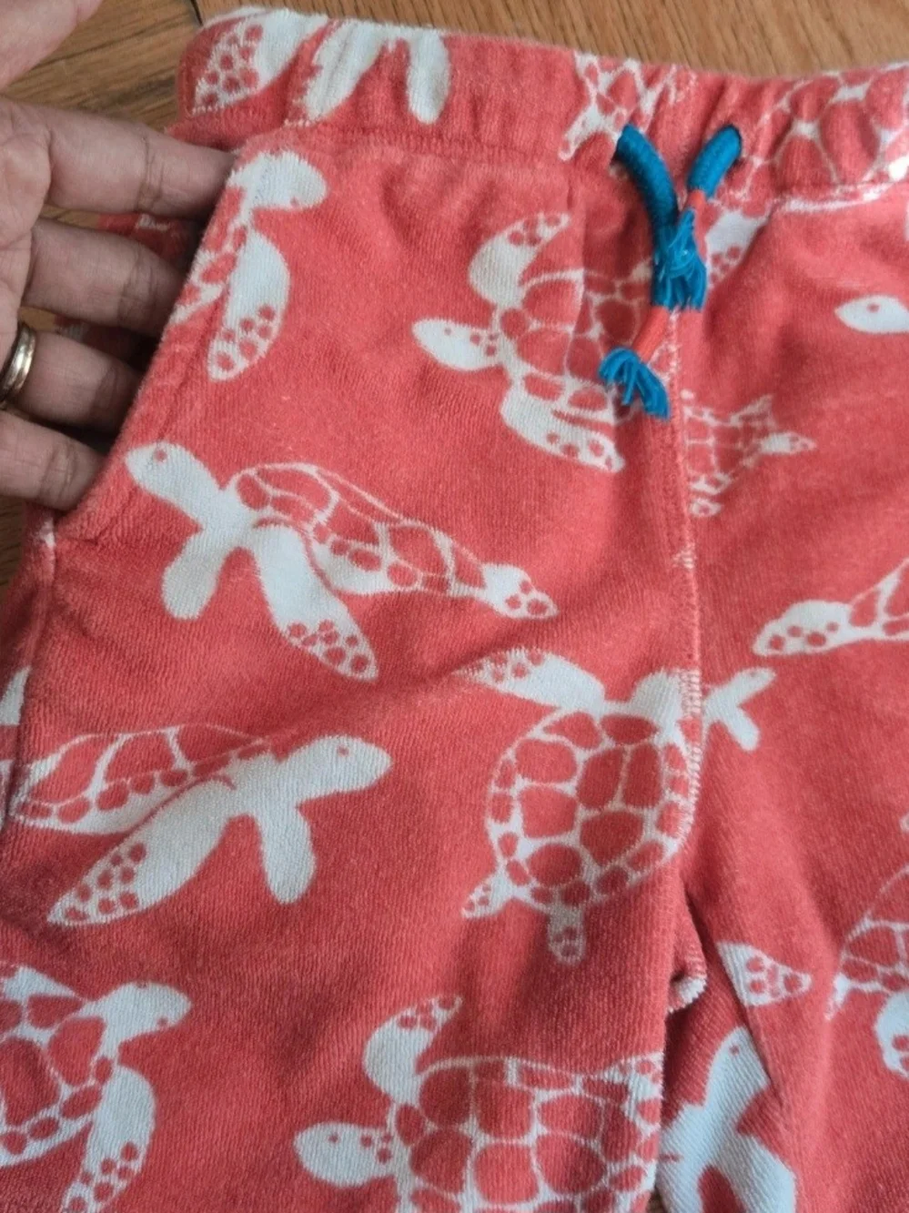 Mini Boden Coral and White Turtle-Print Pull-On Shorts - Kids